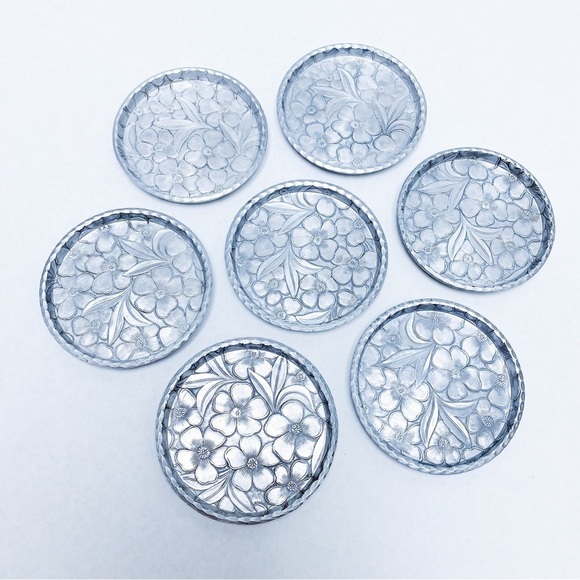 Vintage - Everlast Aluminum Floral Coaster Set of 7 - Picture 2 of 4